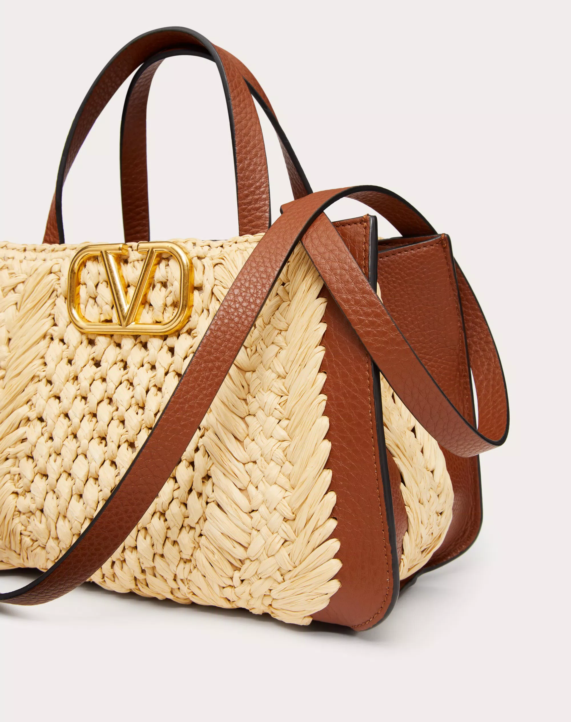 VLOGO SIGNATURE RAFFIA SMALL HANDBAG